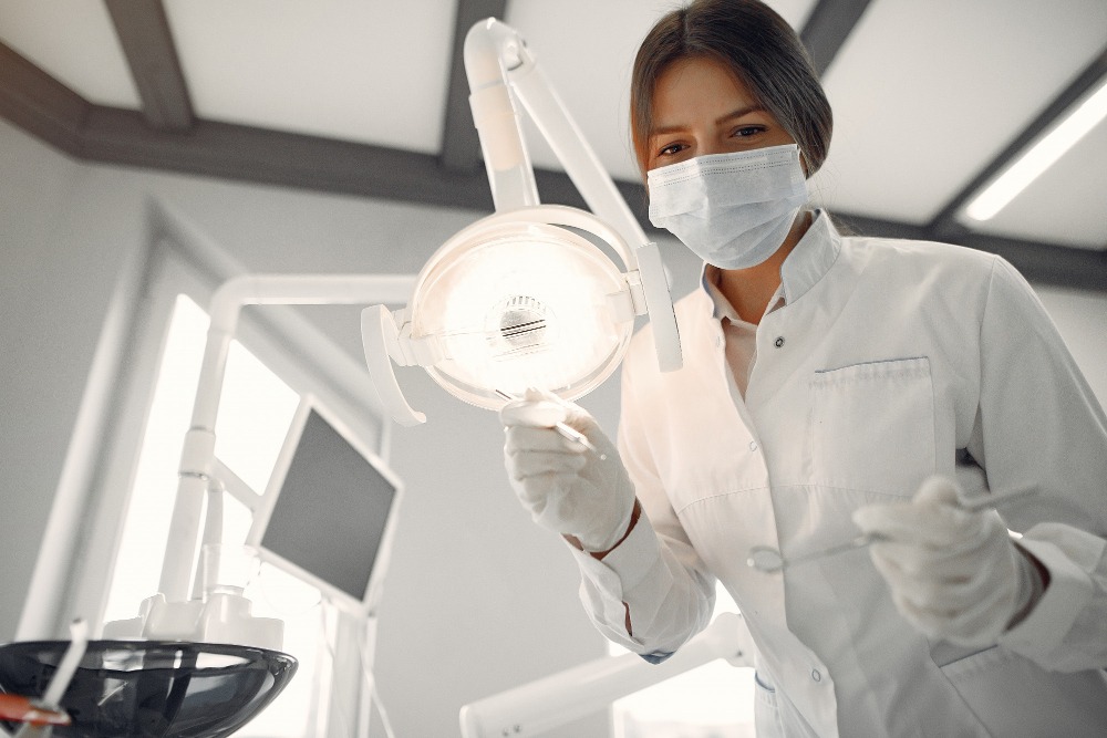 White Fillings in Ilford, Essex 3 dentist holding dental lights