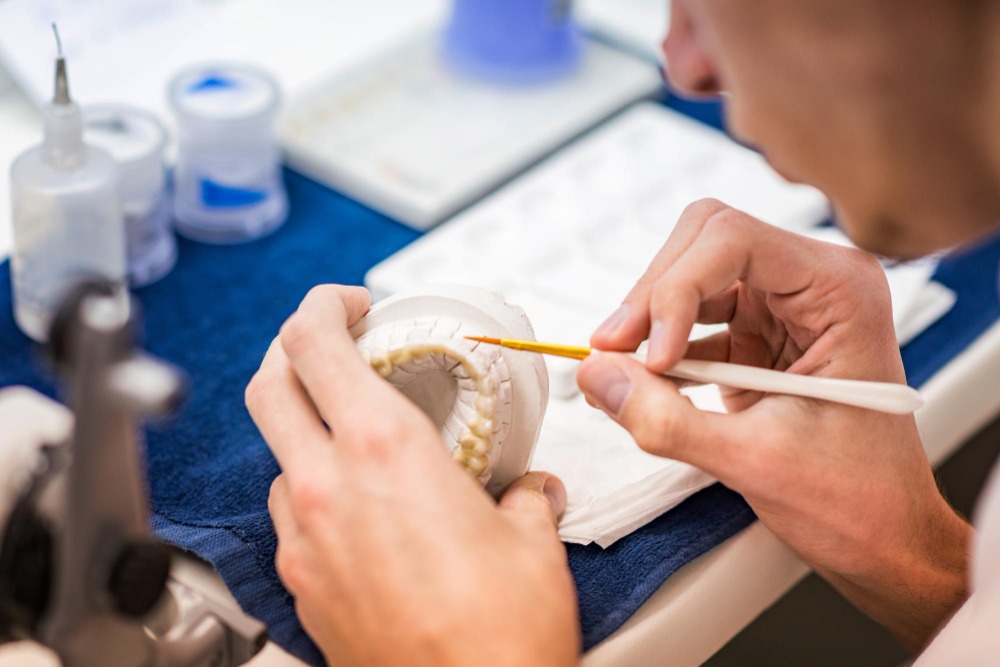 Amalgam Filling Removal in Ilford, Essex 3 doctor showing illustration of amalgam filling removal process