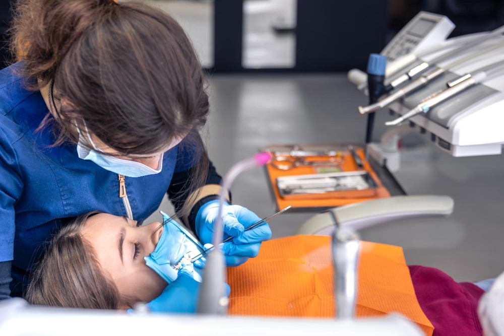 Amalgam Filling Removal in Ilford, Essex 2 woman performing amalgam filling removal to patient