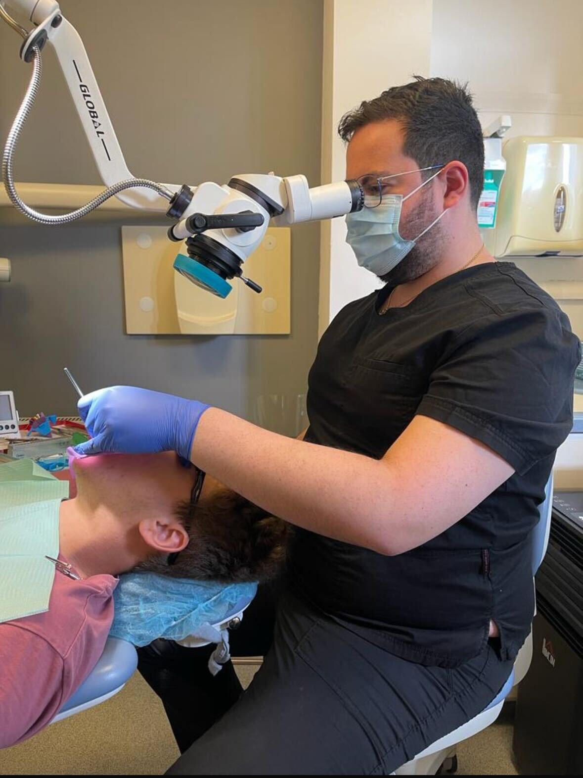 White Fillings in Ilford, Essex 2 dentist doing white dental fillings